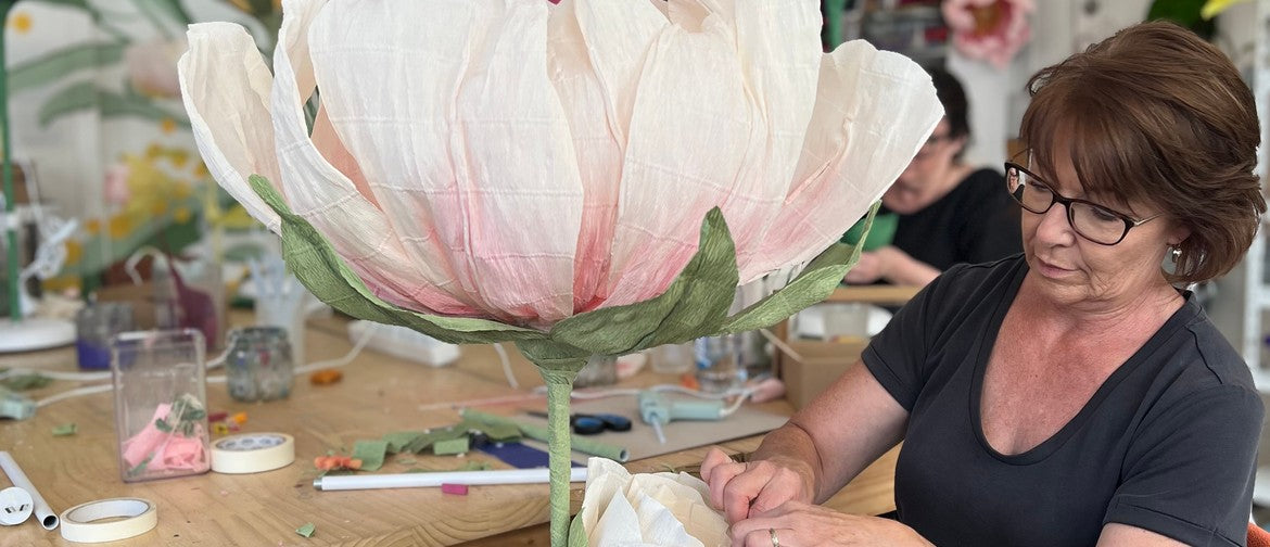 Giant Crepe Flower Lamp Workshop