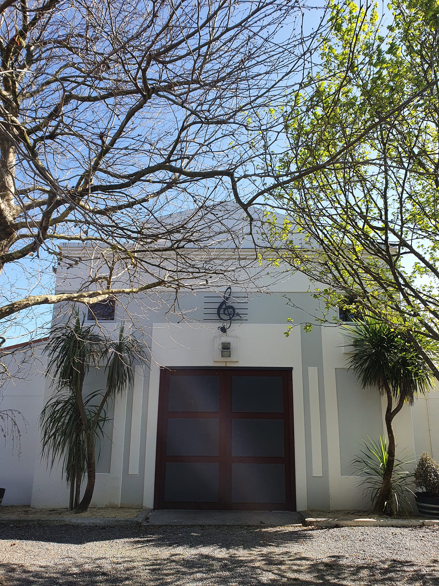 Entrance to restaurant 