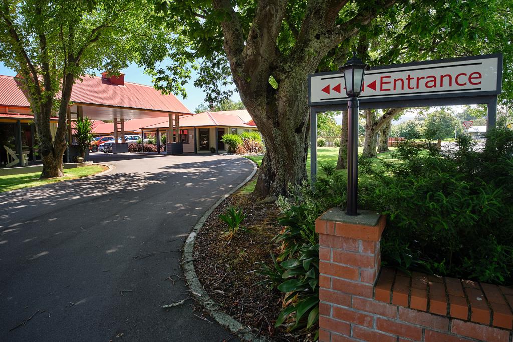 Oak Estate Motor Lodge Entrance