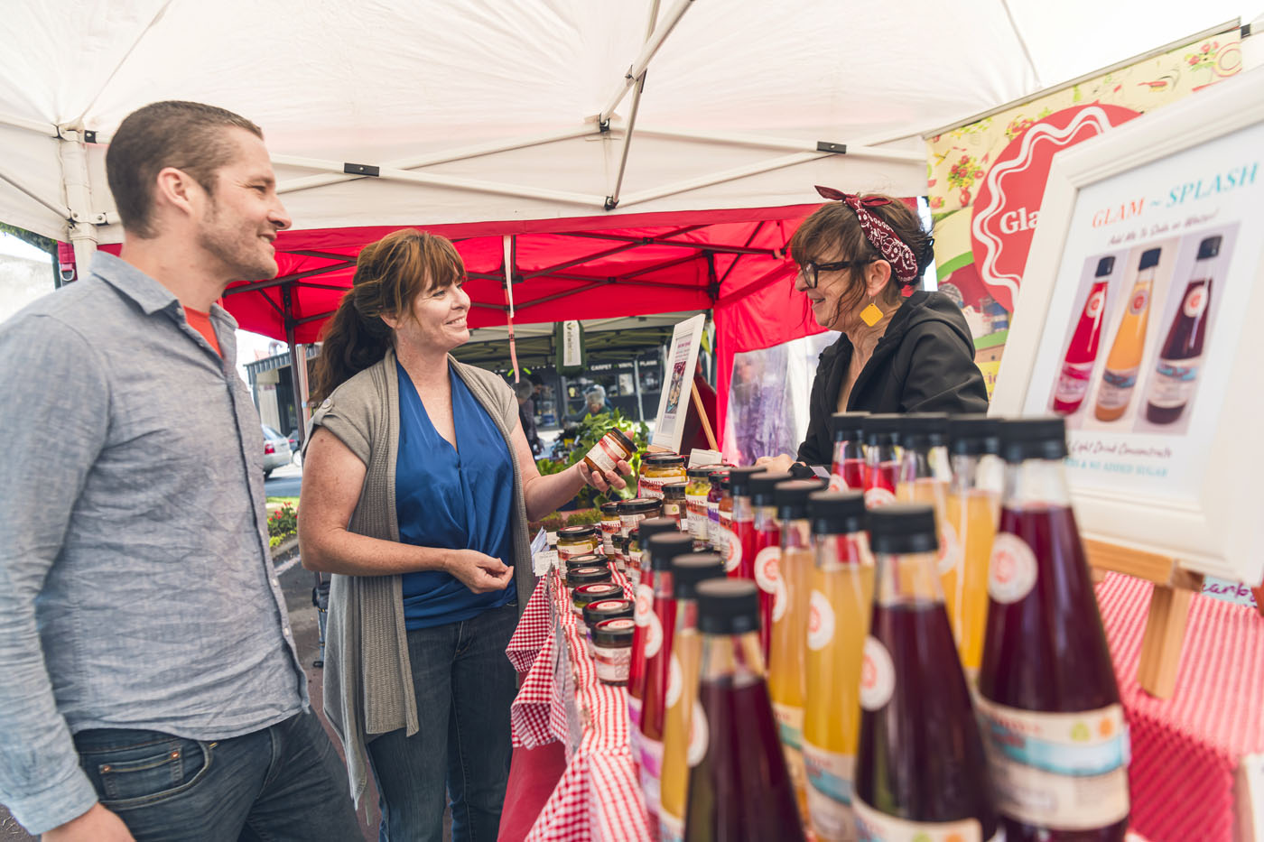 Couple shopping at Carterton Farmers Market  