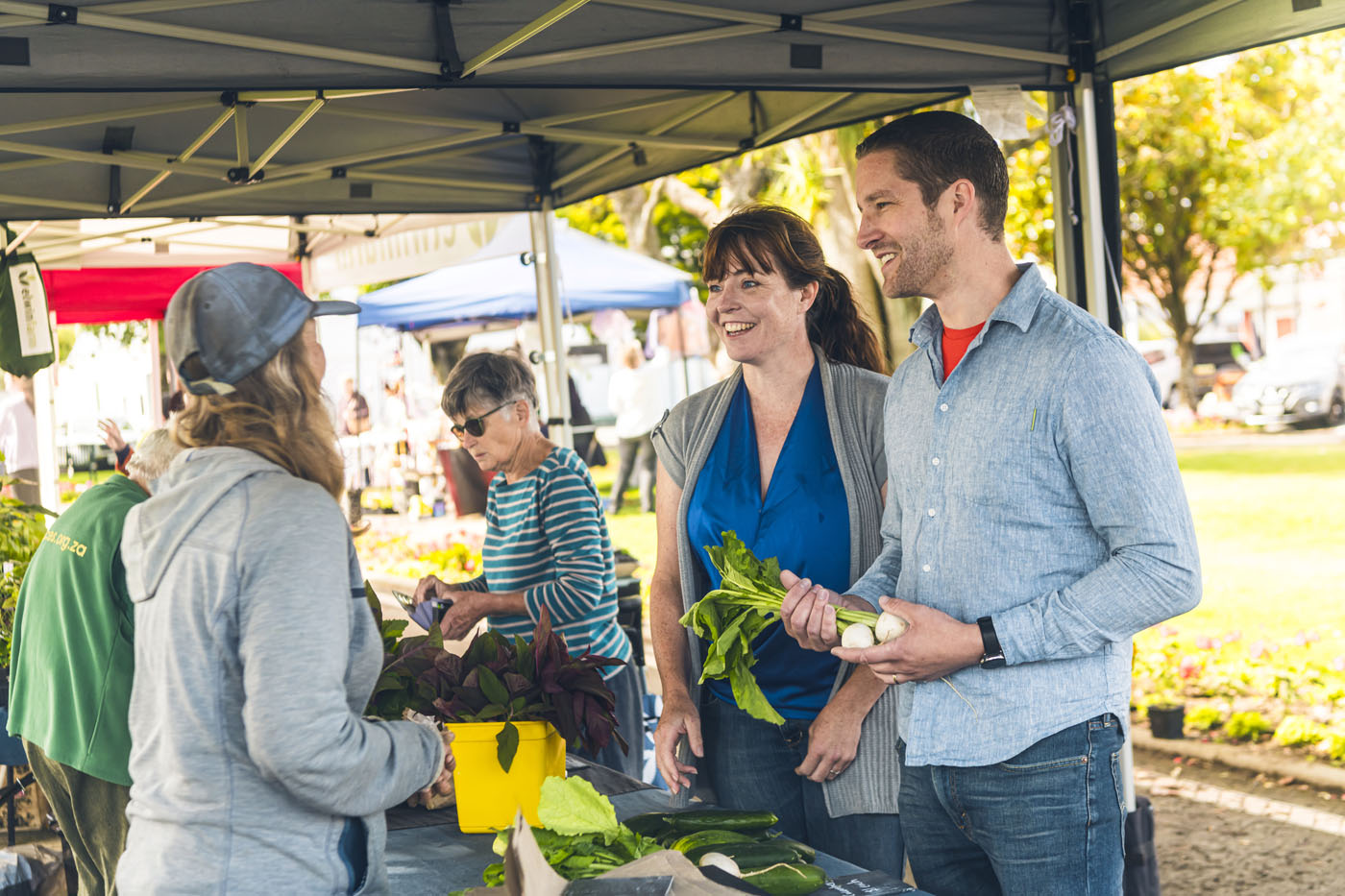 Couple shopping at Carterton Farmers Market  