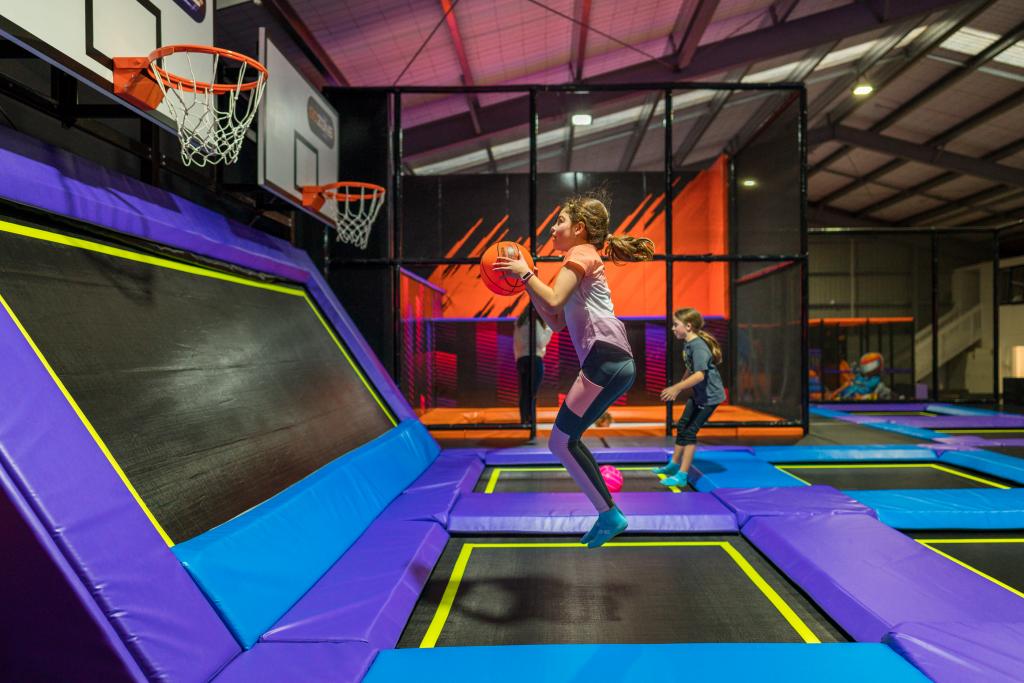 Trampoline Zone
With Hoops, Speed Game and Climbing Wall with Foam Pit