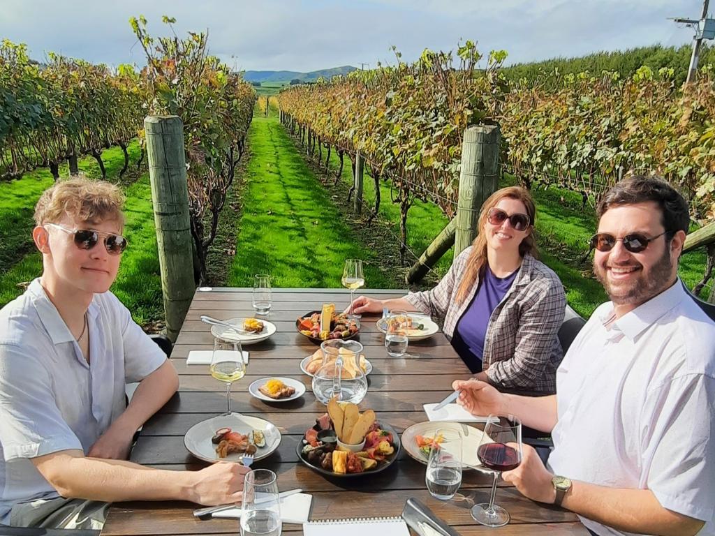 Vineyard lunch (optional)