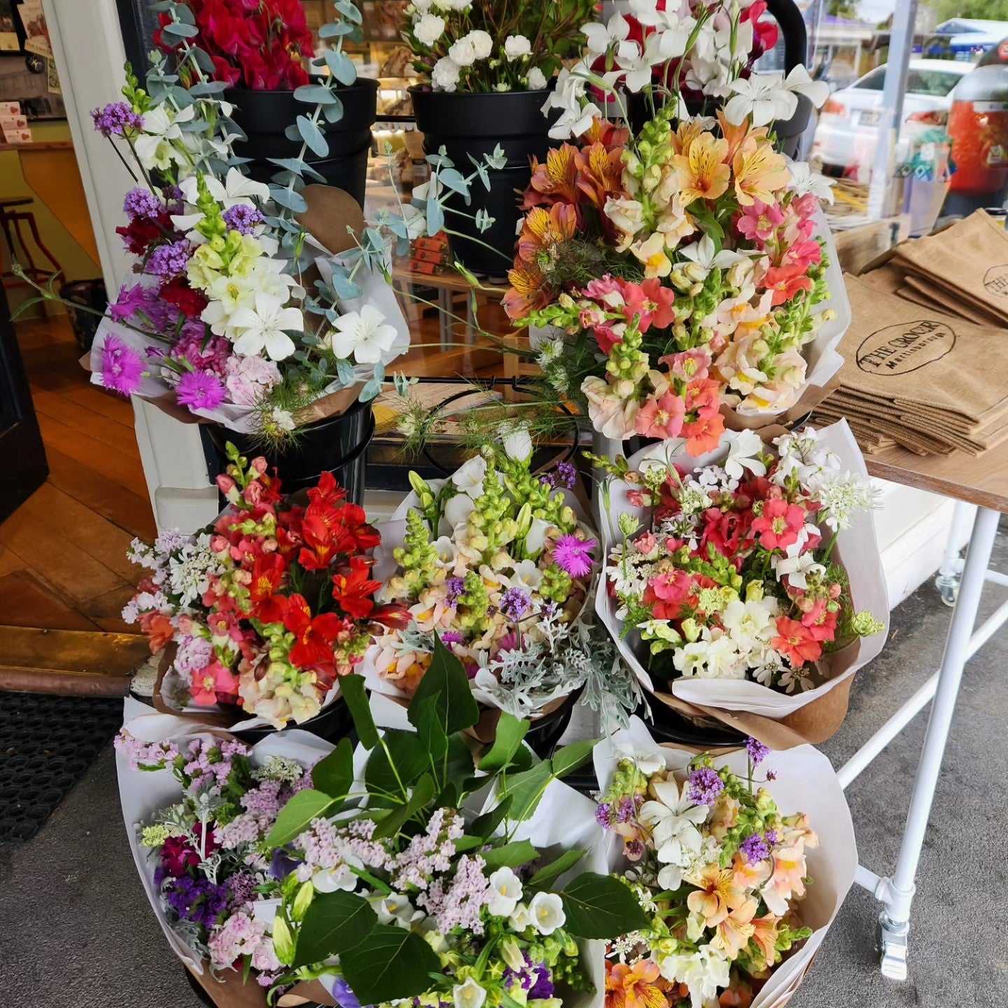 Pretty bunches of flowers for sale