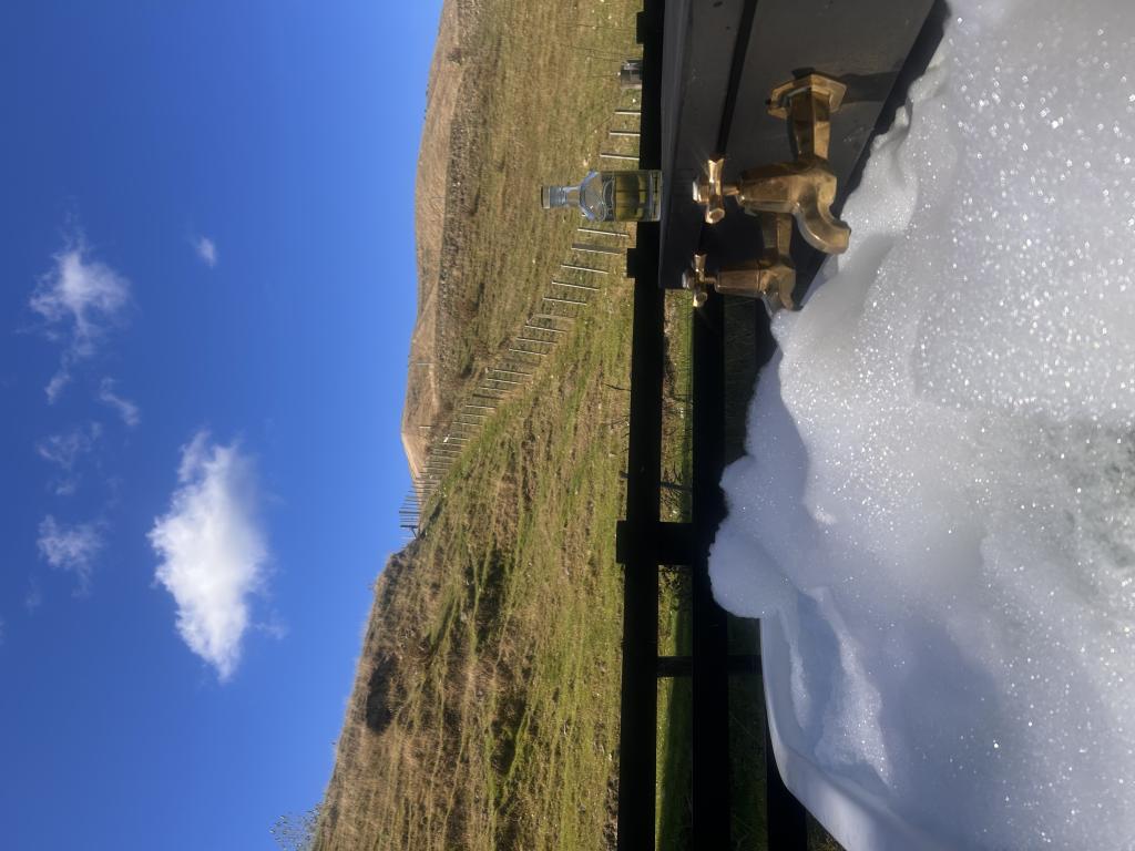 Outdoor bath for stargazing and relaxation