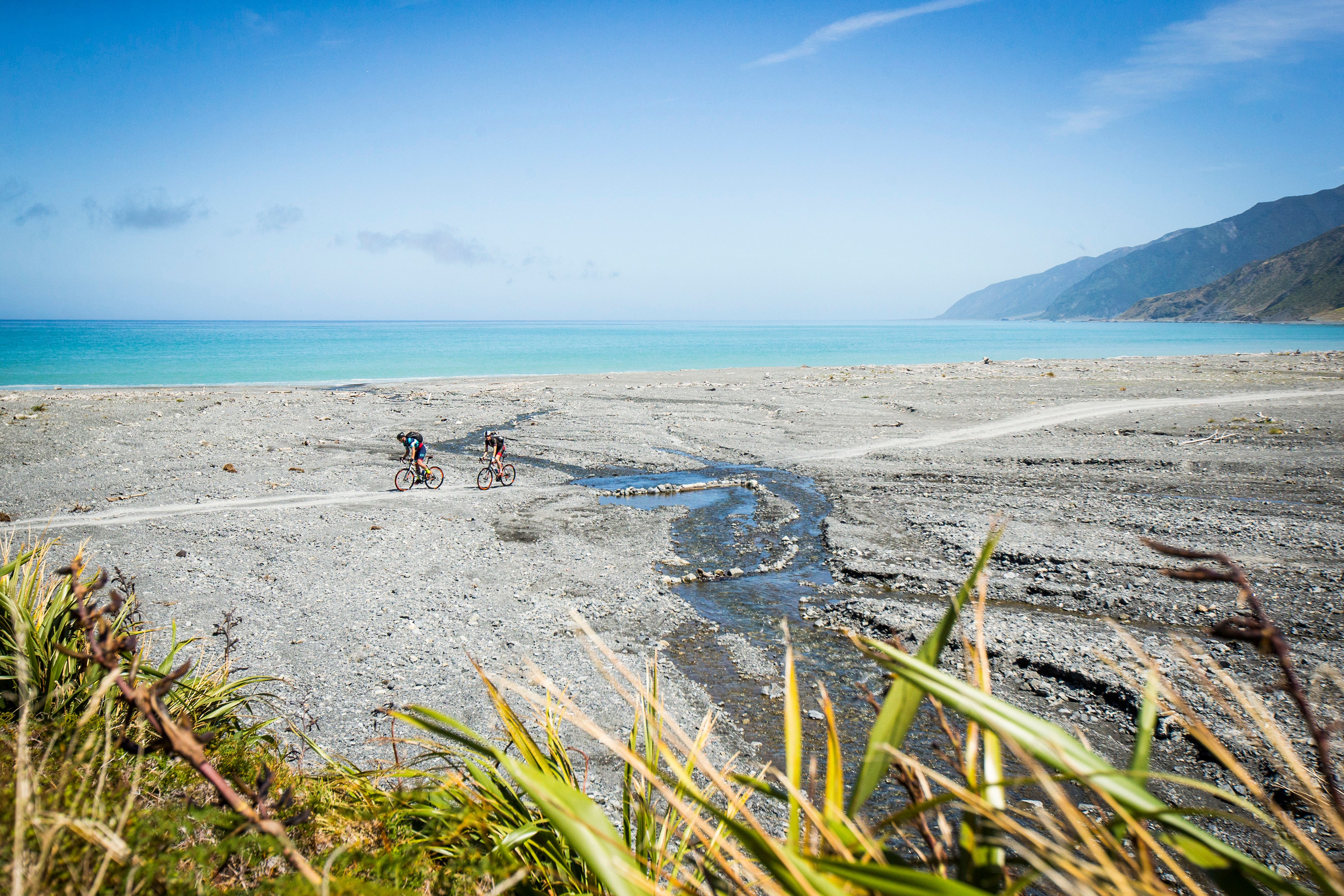 Cyclists along the coastline 