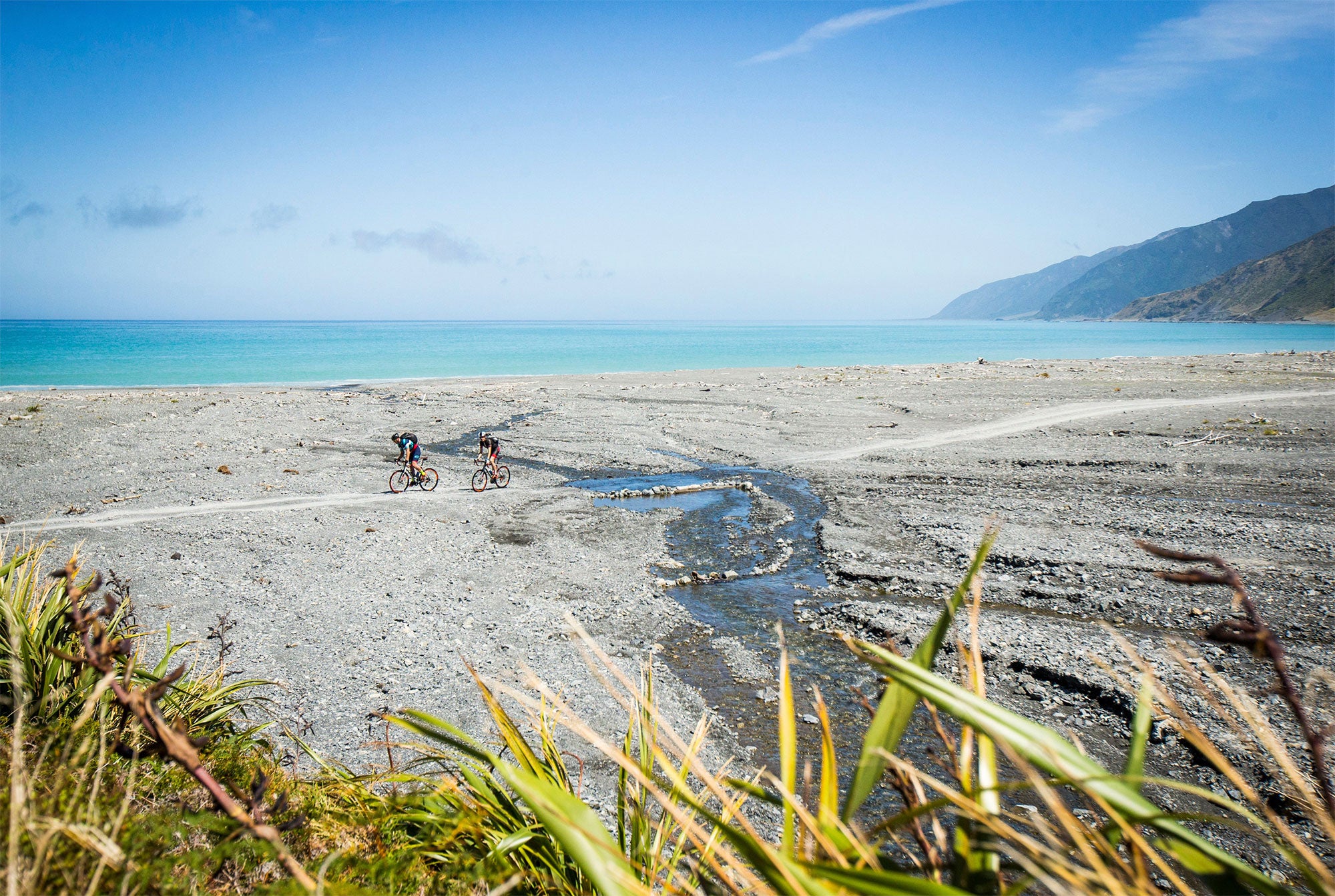 Cyclists along the coastline 