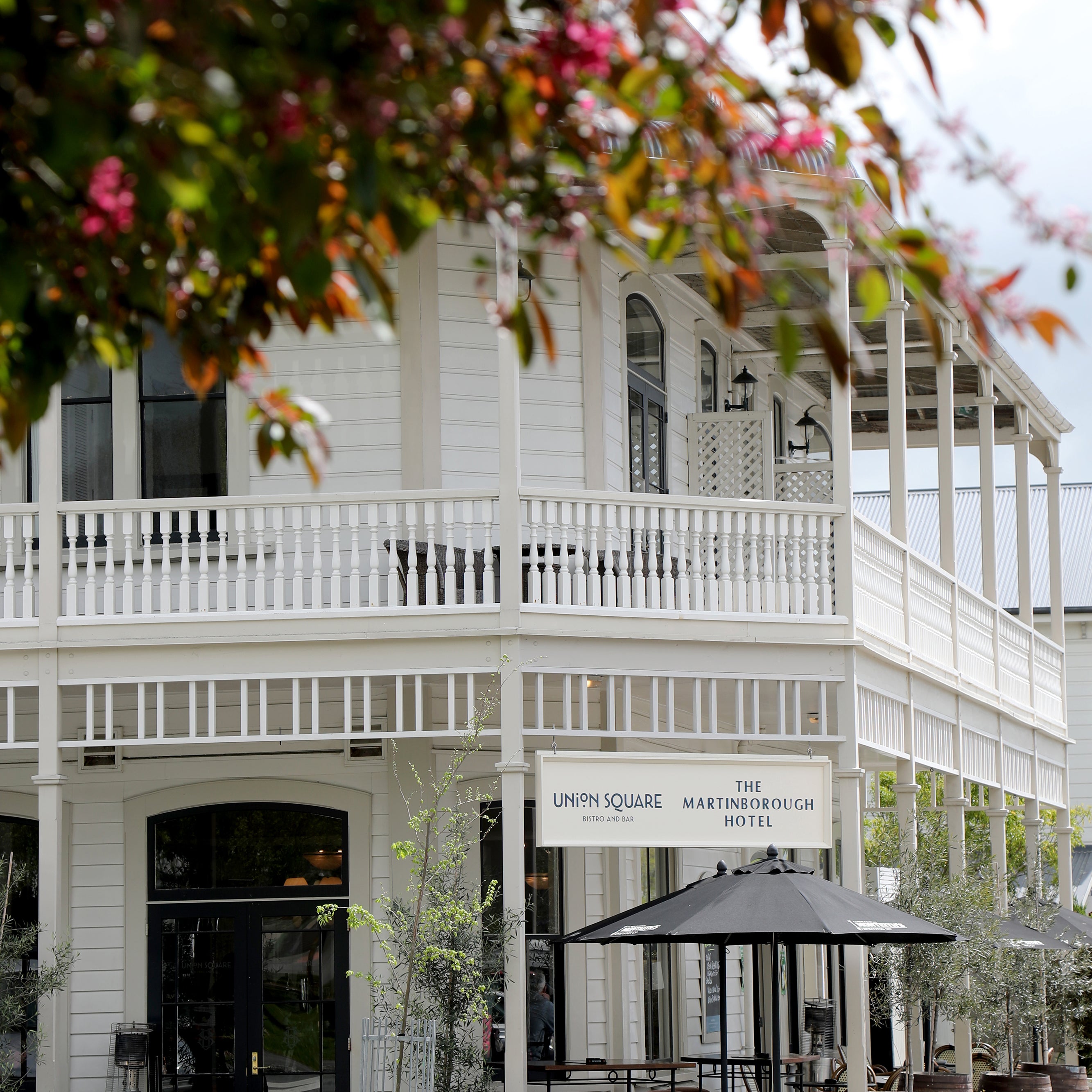 Outside view of restaurant 