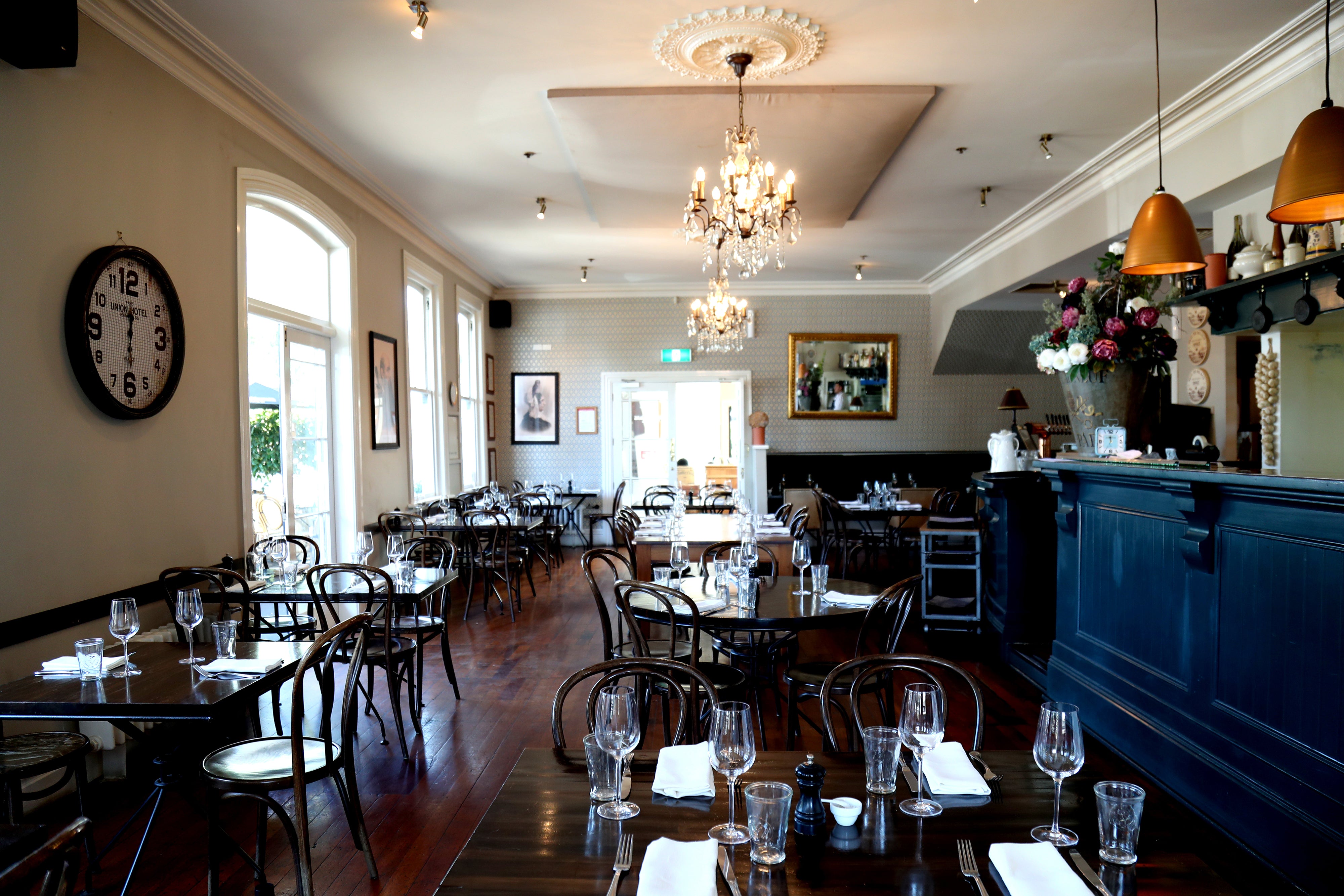 Inside view of restaurant 