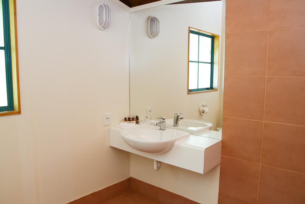 Villa ensuite bathroom