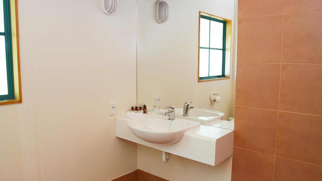 Villa ensuite bathroom