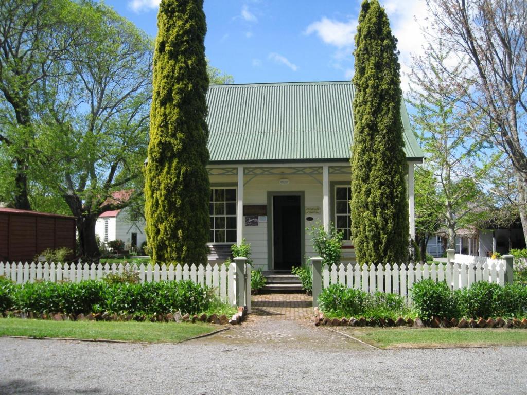 The Colonial Cottage at Cobblestones was built in Greytown in 1867. It is furnished in the style of a pioneer cottage.