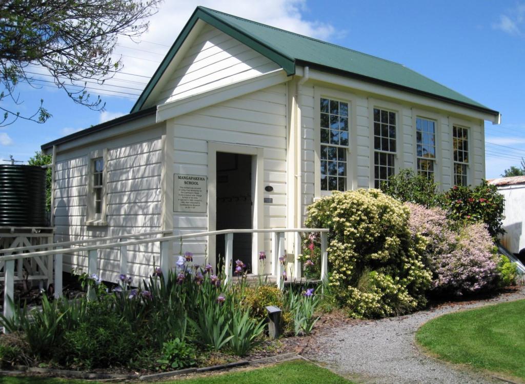 The Mangapakeha School at Cobblestones built 1903.