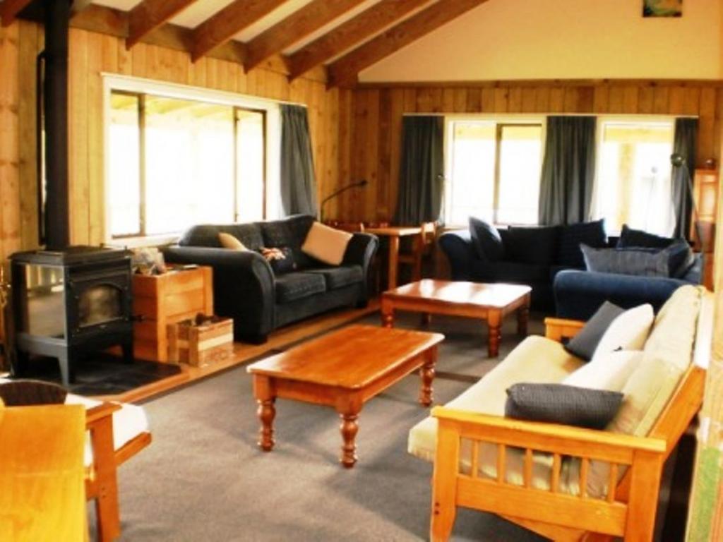 Coastal Lodge lounge area - comfortable accommodation