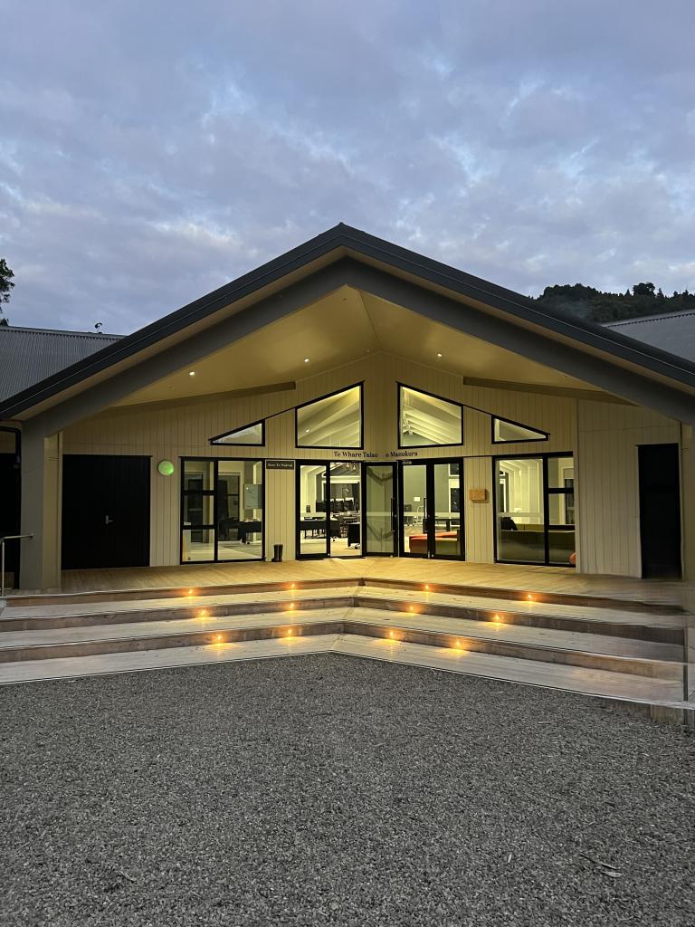 Te Whare Wanānga Taiao o Manukura - Toilet and shower facilities located here.